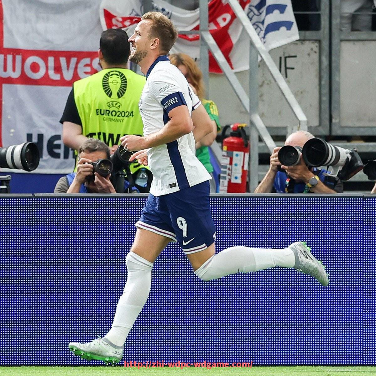 问鼎娱乐官方网站-2001年火箭队完整阵容名单及球员表现